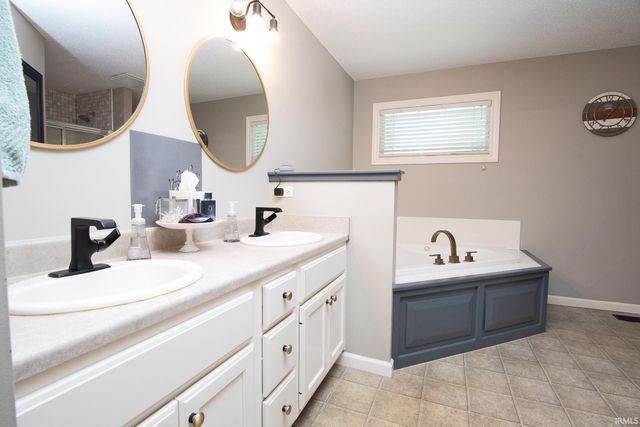 1527 Millennium Crossing, Fort Wayne, IN 46845