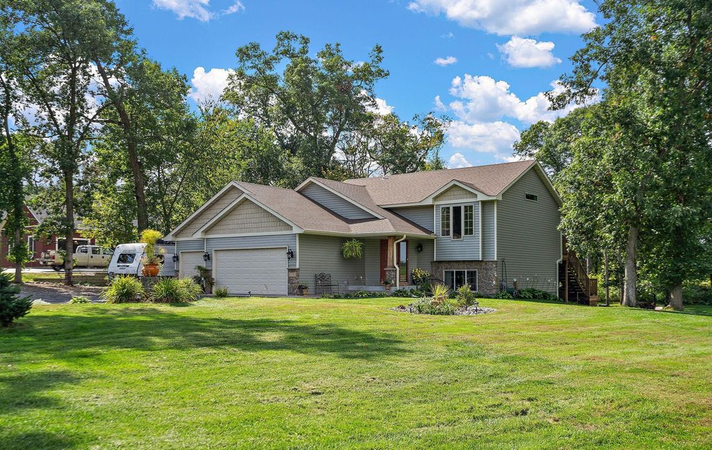 30788 Juniper Court NW, Cambridge, MN 55008