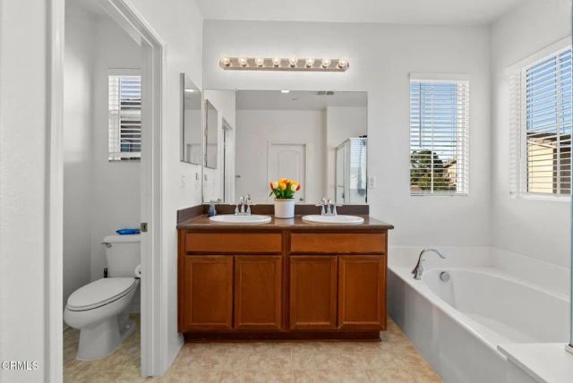 511 Nile River Drive, Oxnard, CA 93036