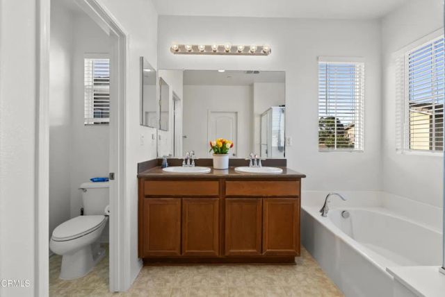 511 Nile River Drive, Oxnard, CA 93036