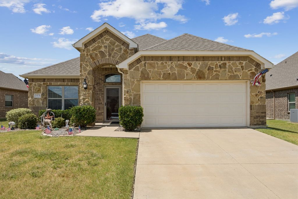 333 Pecos Drive, Crandall, TX 75114