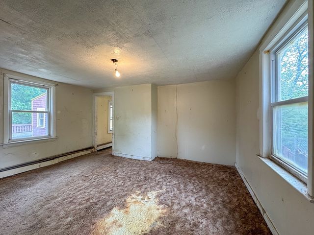 484 S Franklin St, Holbrook, MA 02343