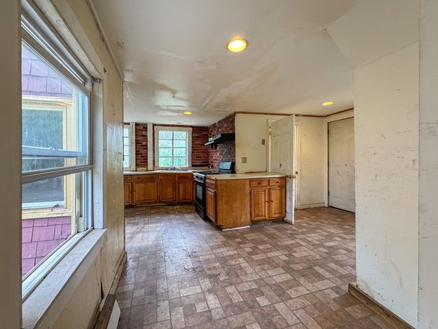 484 S Franklin St, Holbrook, MA 02343