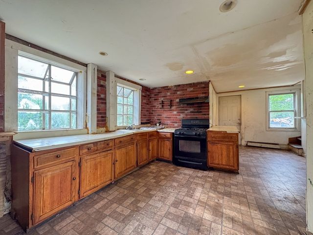484 S Franklin St, Holbrook, MA 02343
