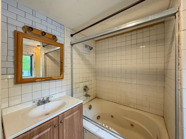 484 S Franklin St, Holbrook, MA 02343