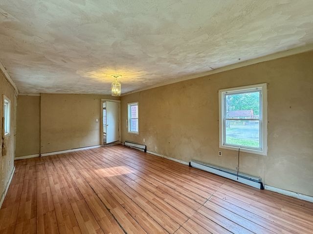484 S Franklin St, Holbrook, MA 02343