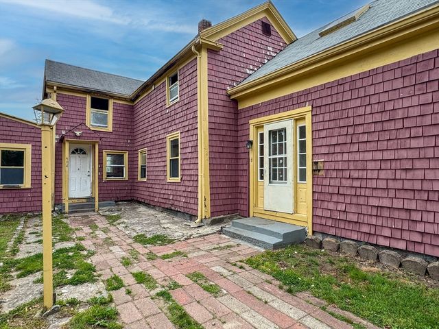 484 S Franklin St, Holbrook, MA 02343