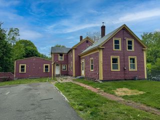 484 S Franklin St, Holbrook, MA 02343