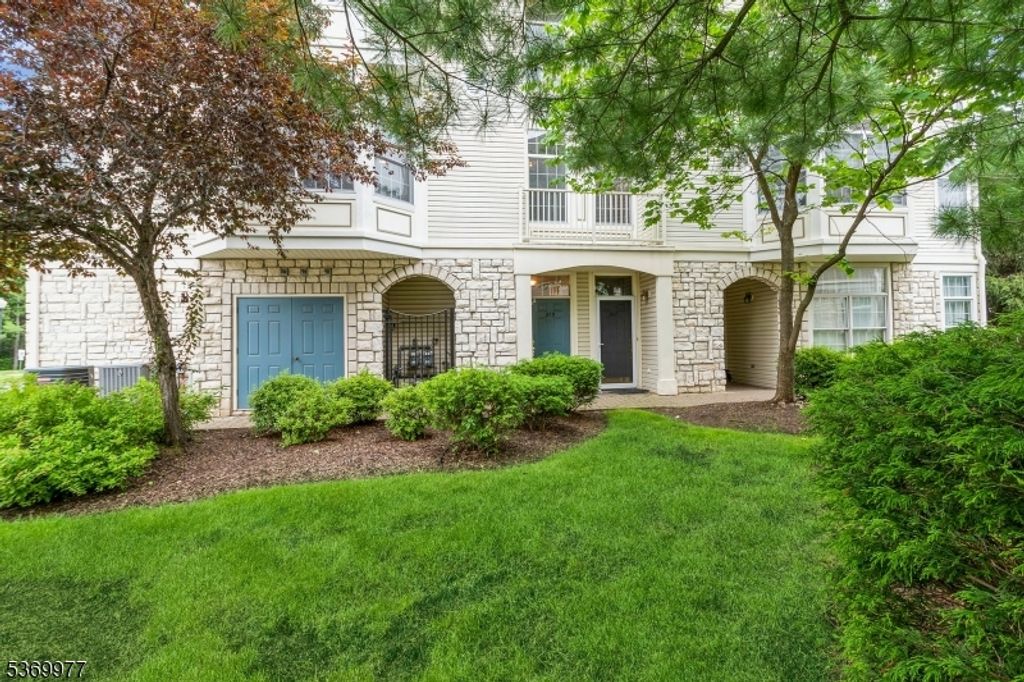 315 Kensington Ln, Livingston Twp., NJ 07039