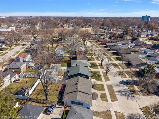 816 W Baker Avenue, Clawson, MI 48017