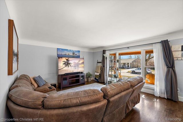 816 W Baker Avenue, Clawson, MI 48017