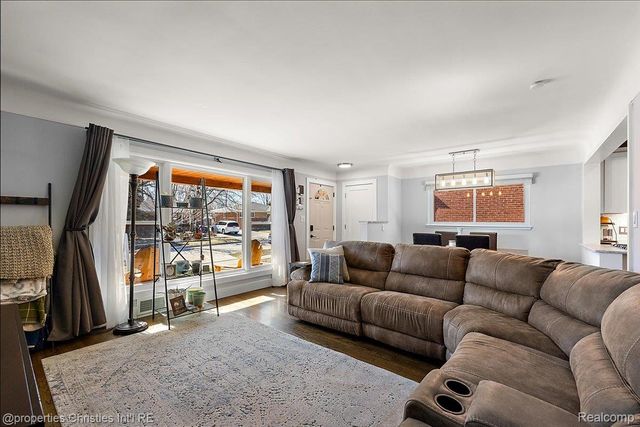 816 W Baker Avenue, Clawson, MI 48017