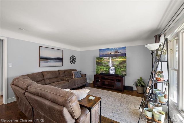 816 W Baker Avenue, Clawson, MI 48017