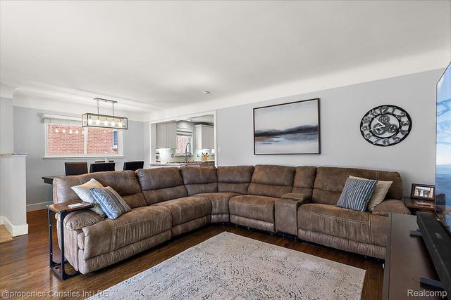 816 W Baker Avenue, Clawson, MI 48017