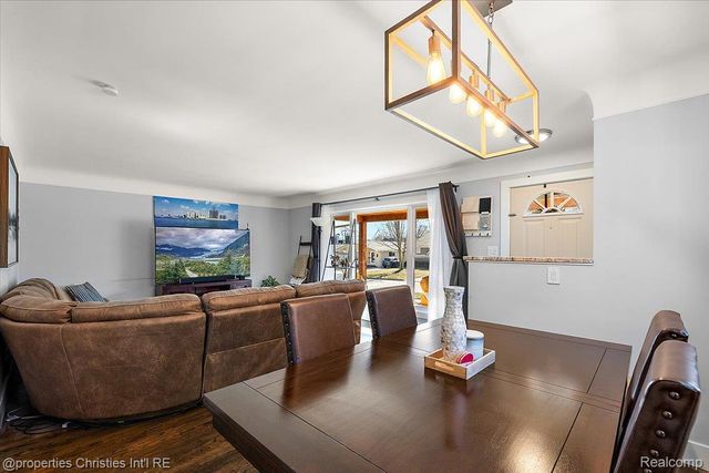 816 W Baker Avenue, Clawson, MI 48017