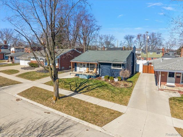 816 W Baker Avenue, Clawson, MI 48017