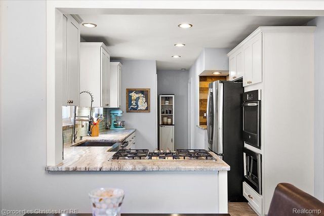 816 W Baker Avenue, Clawson, MI 48017