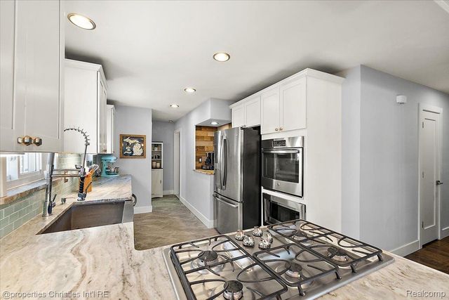 816 W Baker Avenue, Clawson, MI 48017