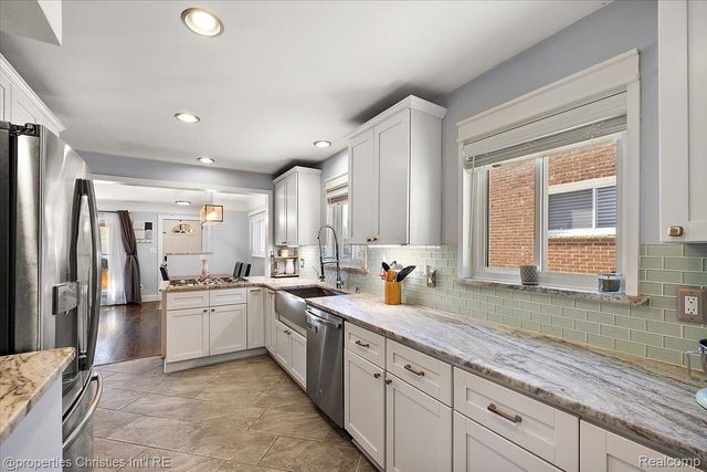 816 W Baker Avenue, Clawson, MI 48017