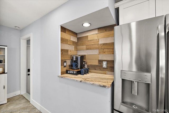 816 W Baker Avenue, Clawson, MI 48017