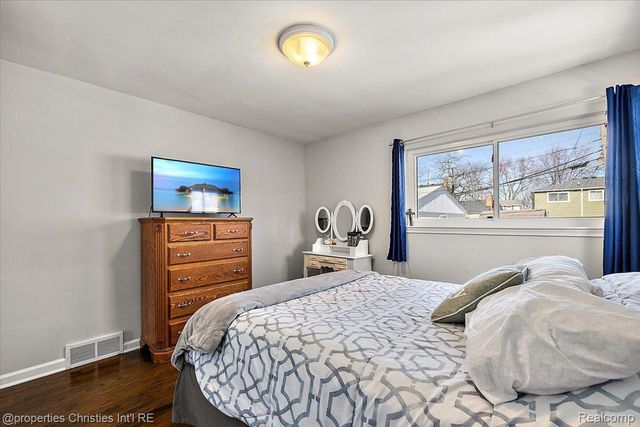 816 W Baker Avenue, Clawson, MI 48017