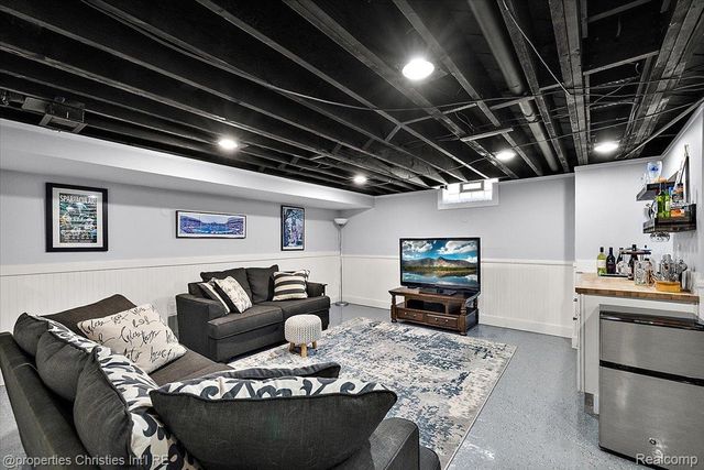 816 W Baker Avenue, Clawson, MI 48017