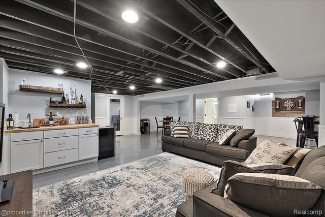 816 W Baker Avenue, Clawson, MI 48017