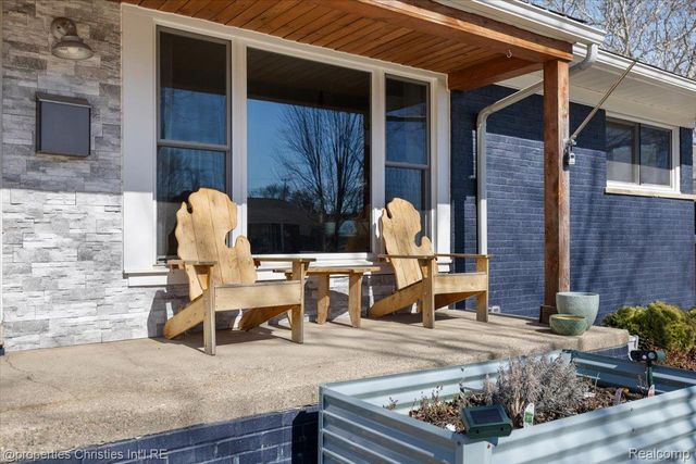 816 W Baker Avenue, Clawson, MI 48017