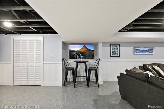 816 W Baker Avenue, Clawson, MI 48017