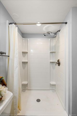 816 W Baker Avenue, Clawson, MI 48017