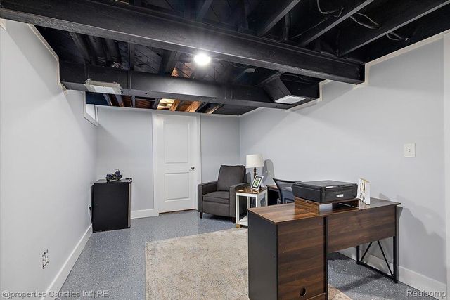 816 W Baker Avenue, Clawson, MI 48017