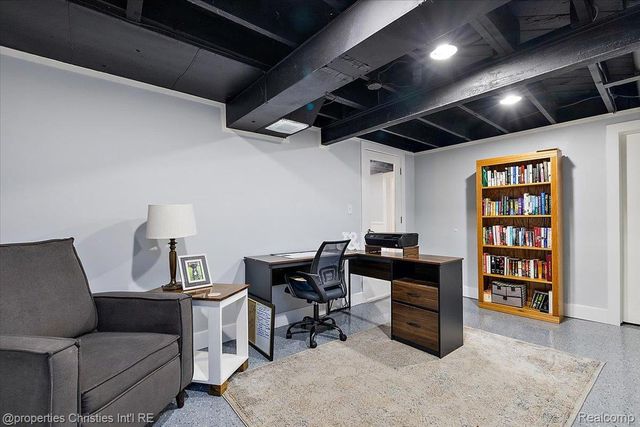 816 W Baker Avenue, Clawson, MI 48017