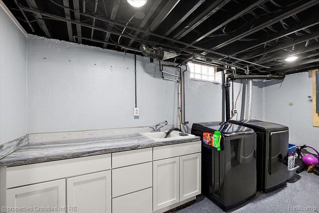 816 W Baker Avenue, Clawson, MI 48017