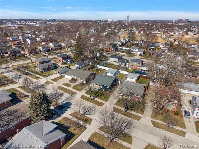 816 W Baker Avenue, Clawson, MI 48017