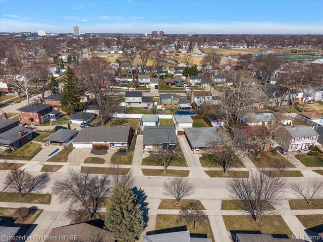 816 W Baker Avenue, Clawson, MI 48017