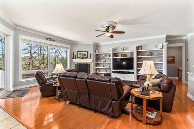 42 Lindura Way, Hot Springs Village, AR 71909