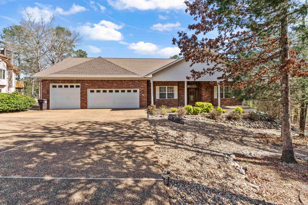 42 Lindura Way, Hot Springs Village, AR 71909
