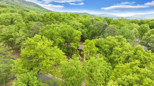 2730 Coachman CIR, Roanoke, VA 24012