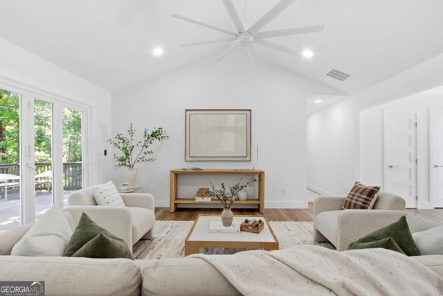 545 Longleaf Drive, Roswell, GA 30075