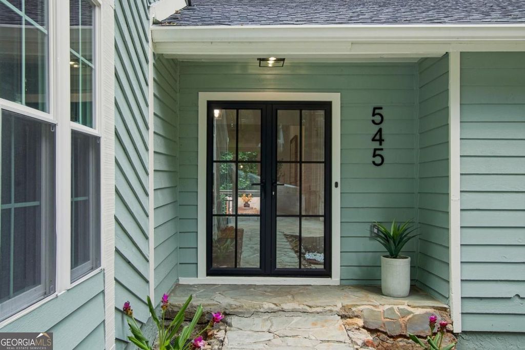 545 Longleaf Drive, Roswell, GA 30075