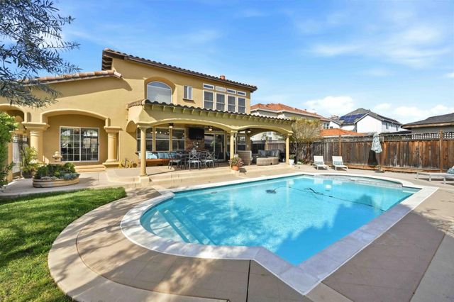 832 English Walnut Way, Morgan Hill, CA 95037
