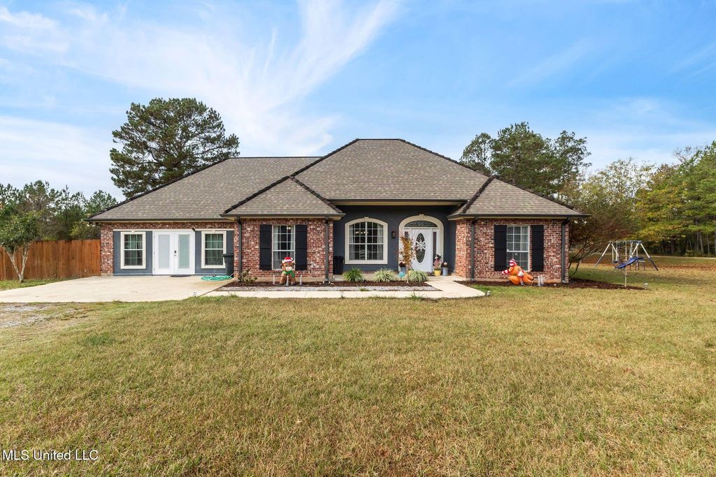 21 Bob Carlisle Road, Poplarville, MS 39470