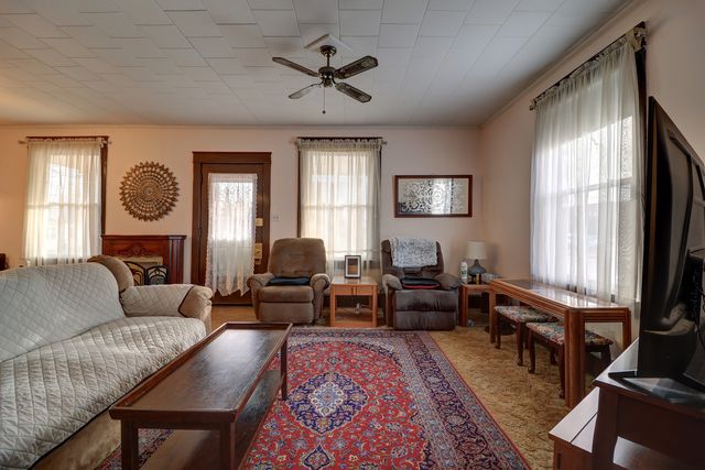 700 N 3rd Street, Clinton, IA 52732