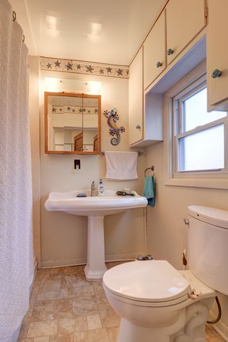 700 N 3rd Street, Clinton, IA 52732