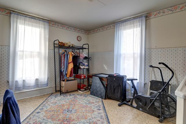 700 N 3rd Street, Clinton, IA 52732