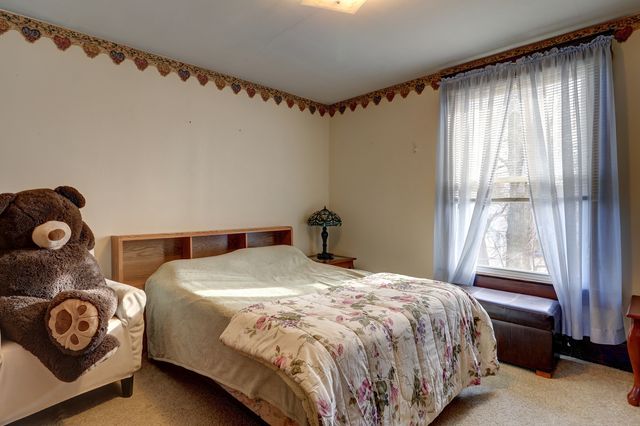 700 N 3rd Street, Clinton, IA 52732