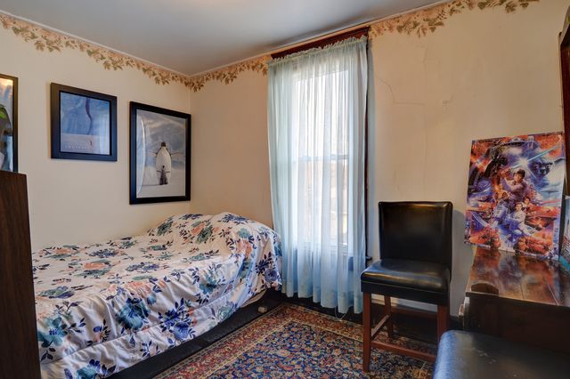 700 N 3rd Street, Clinton, IA 52732