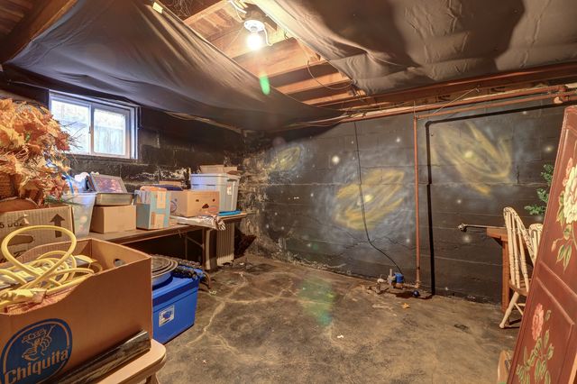 700 N 3rd Street, Clinton, IA 52732