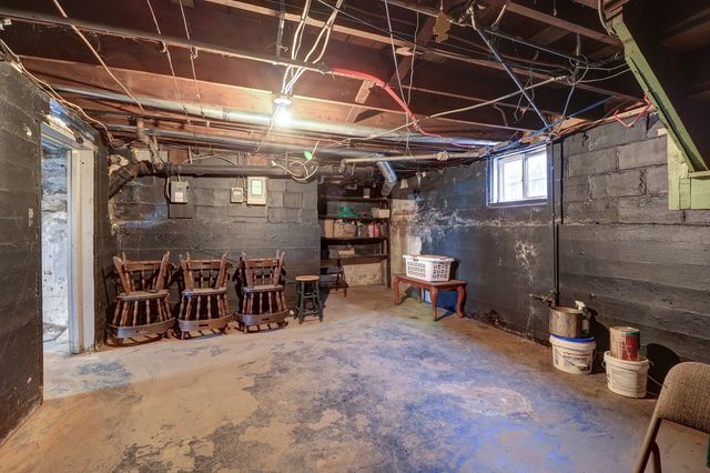 700 N 3rd Street, Clinton, IA 52732