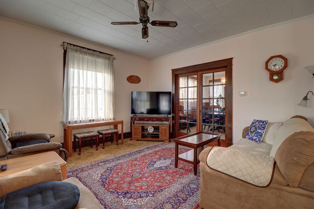 700 N 3rd Street, Clinton, IA 52732